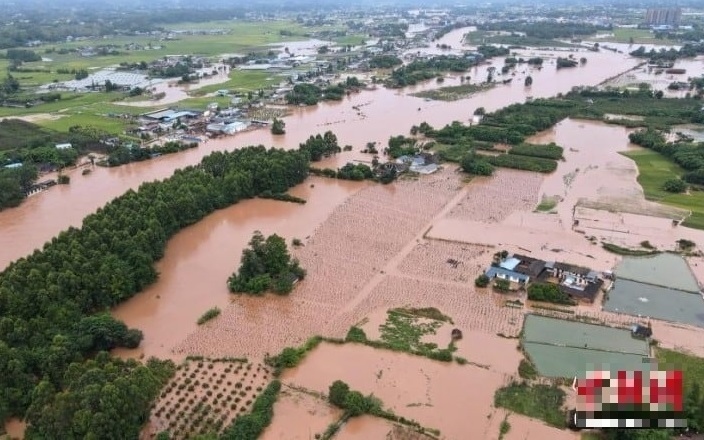 Mưa bão tại Tứ Xuyên, Trung Quốc sơ tán 80.000 người, tổn thất 250 triệu tệ